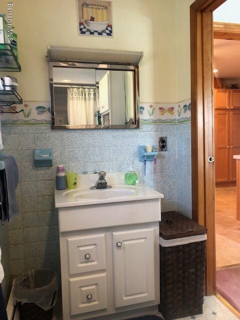 279 Franklin St, North Adams, MA 01247 - photo 7