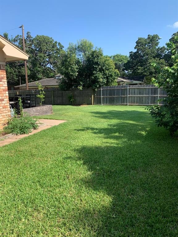 1037 Inwood Dr, Hurst, TX 76053 - photo 5