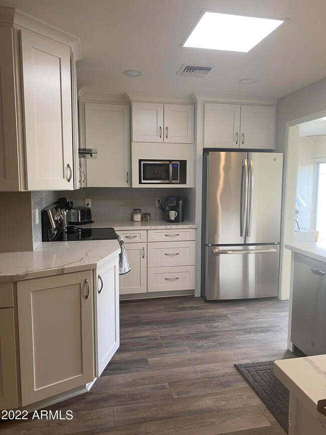 13810 N Newcastle Dr, Sun City, AZ 85351 - photo 5