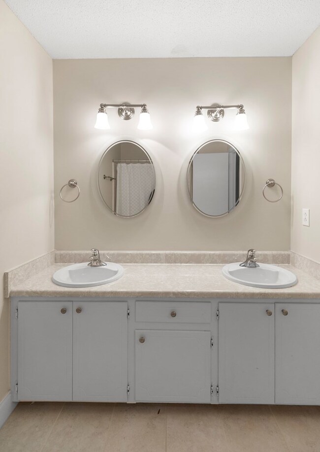 Double vanities in Bath 2