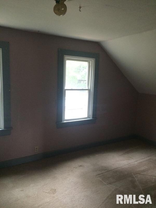 912 W 16th St, Davenport, IA 52804 - photo 4