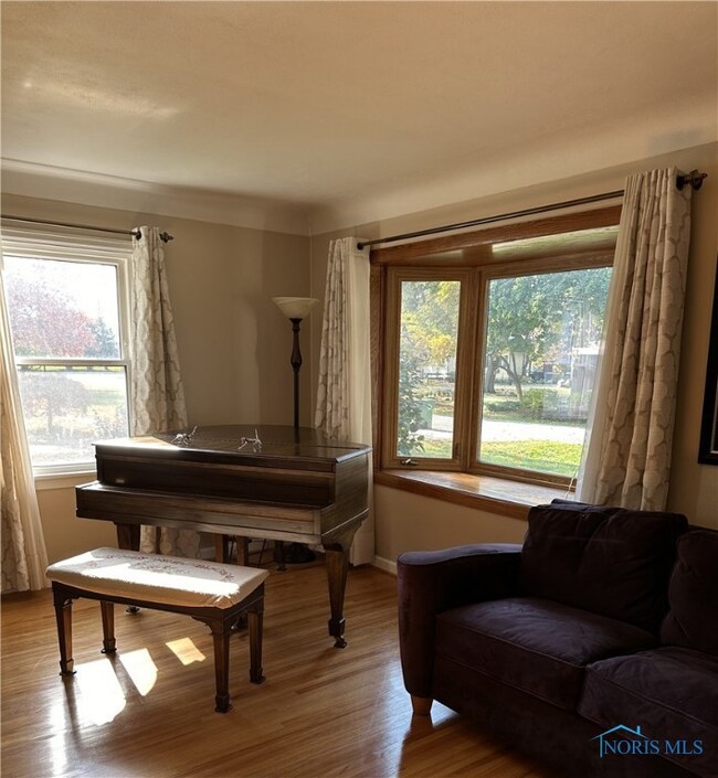 Living Room w/Bay Window
