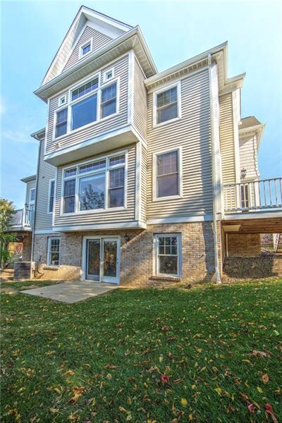 SO many fabulous windows and private views of the 
