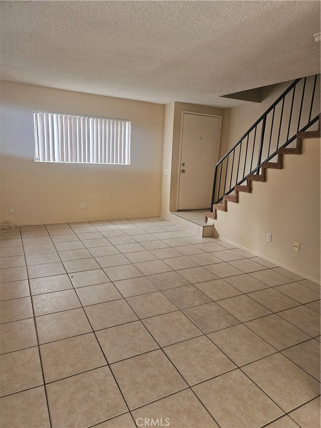 444 E Avenue q7 unit D, Palmdale, CA 93550 - photo 2
