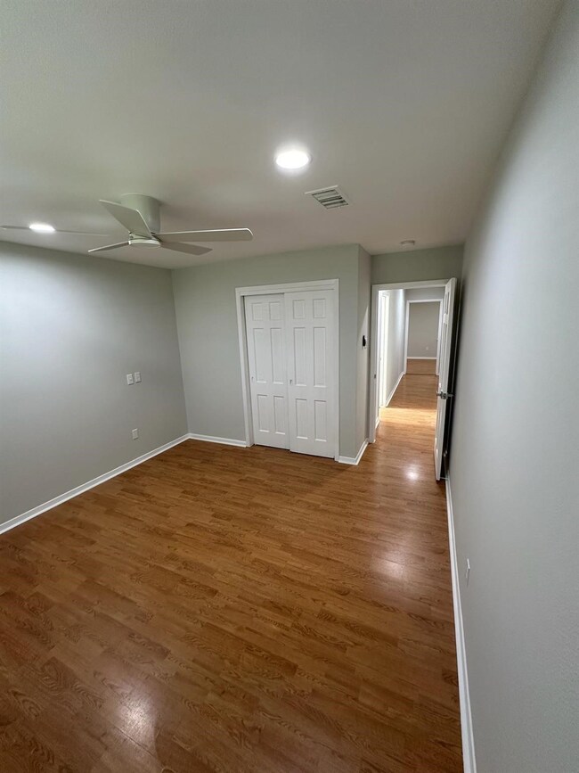 835 Wycliffe Dr, Houston, TX 77079 - photo 3