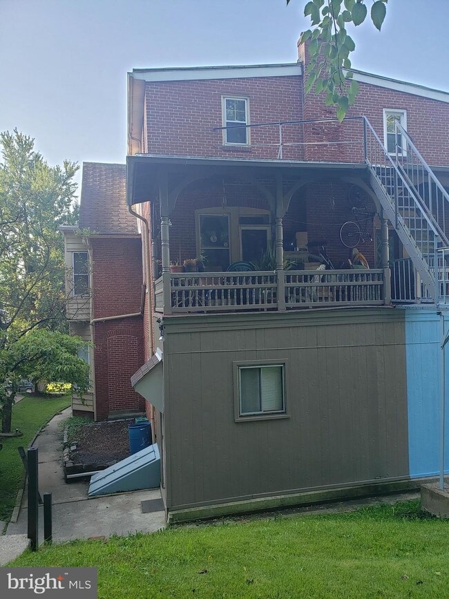 1607 Mineral Spring Rd, Reading, PA 19602 - photo 4