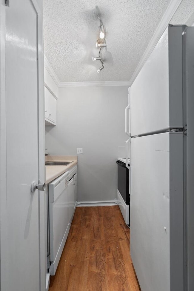 4103 Speedway unit 105, Austin, TX 78751 - photo 7