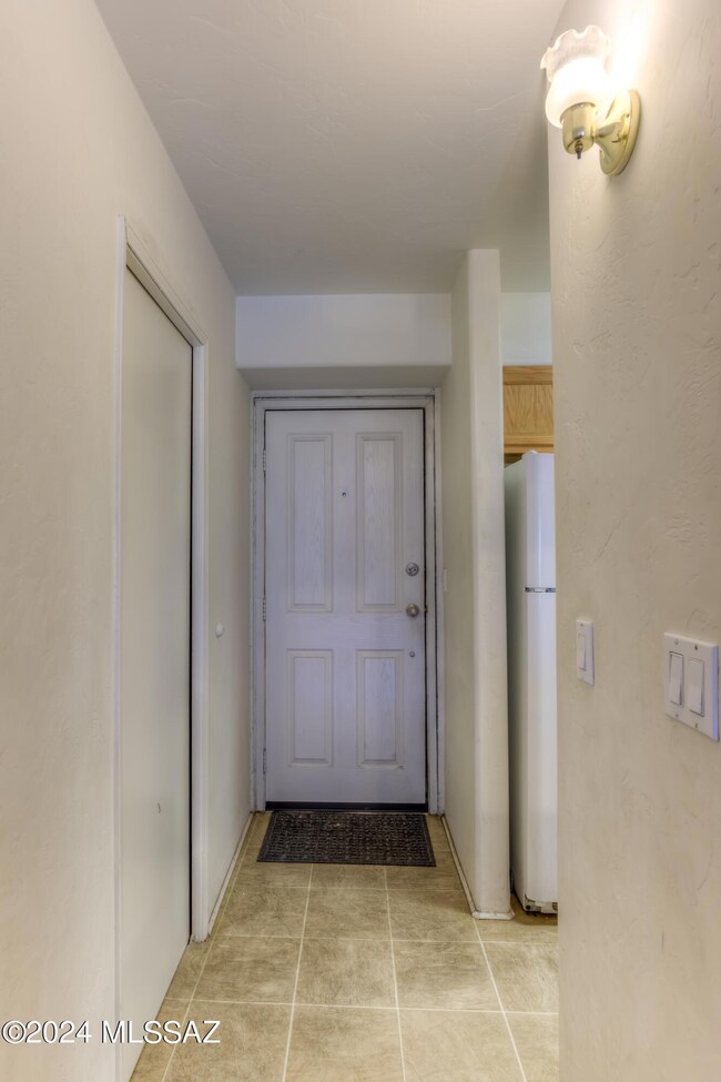 5 Interior Entrance-4