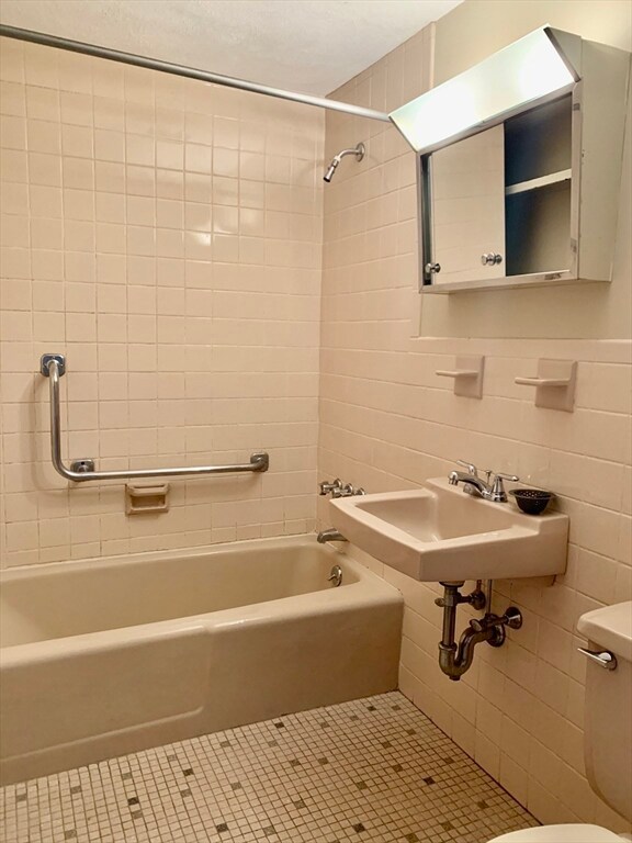 220 School St unit 3, Waltham, MA 02451 - photo 4