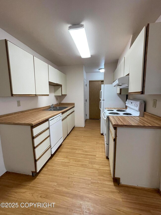 3570 W Dimond Blvd unit B8, Anchorage, AK 99502 - photo 5