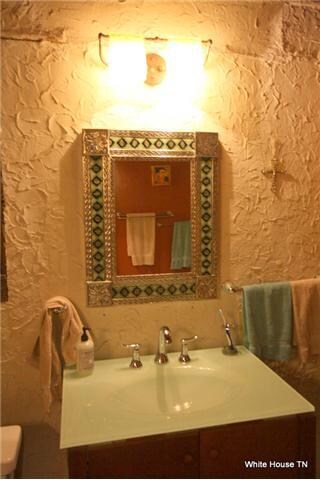 This ia a lovely bathroom . 