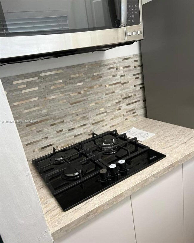 215 30th St unit 13, Miami Beach, FL 33140 - photo 3