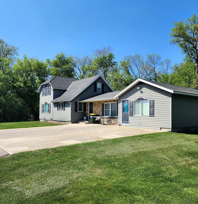 1910 30th St SW, Willmar, MN 56201 - photo 4