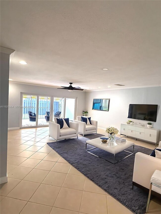 6442 Milk Wagon Ln, Hialeah, FL 33014 - photo 4