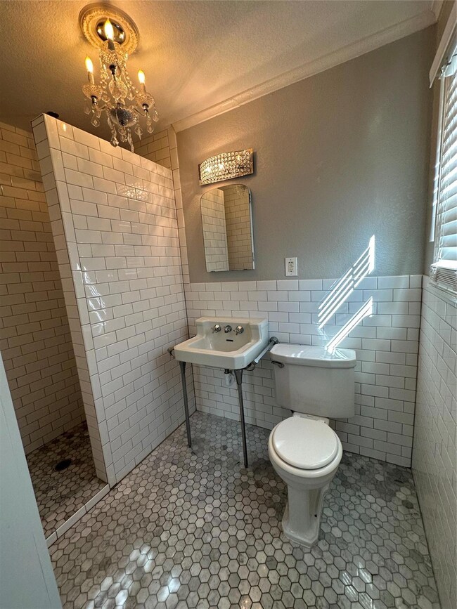 305 S Trinity St, Decatur, TX 76234 - photo 7