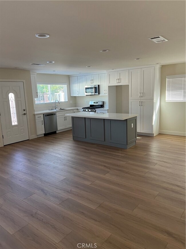 11251 Kewen Ave, San Fernando, CA 91340 - photo 5