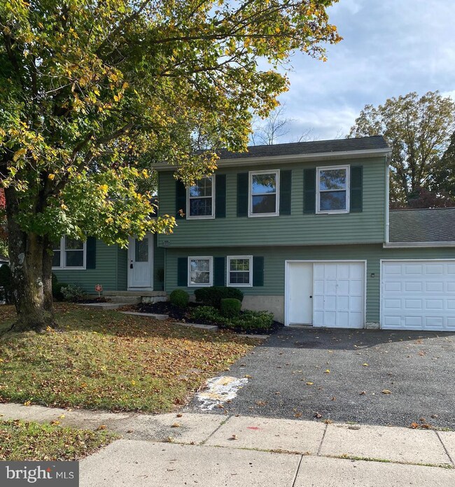 1310 Briarwood Dr, Williamstown, NJ 08094 - photo 3