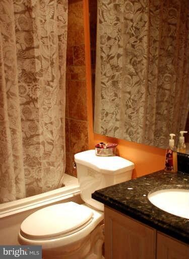 9105 Bakerhill Ct, Montgomery Village, MD 20886 - photo 7