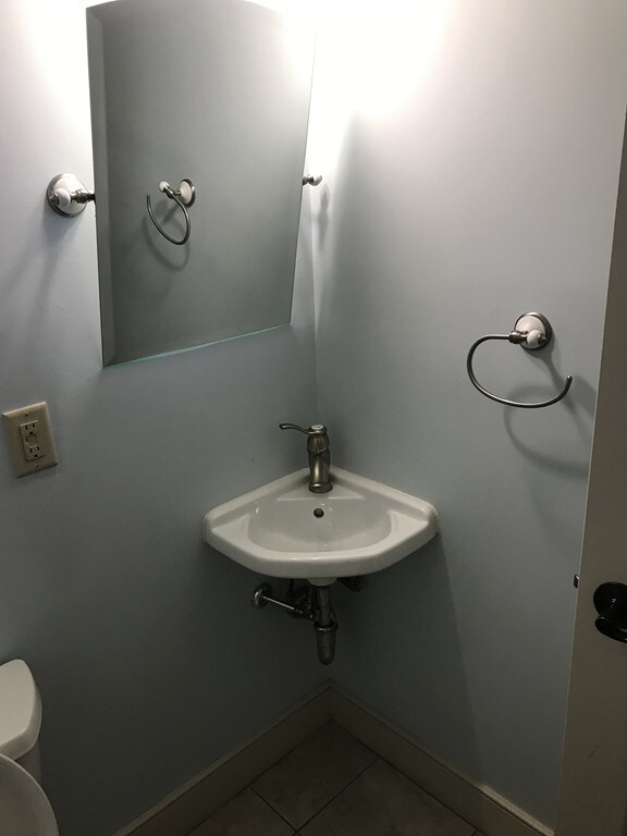 1203 Chestnut St unit 2nd floor, Newton Upper Falls, MA 02464 - photo 4