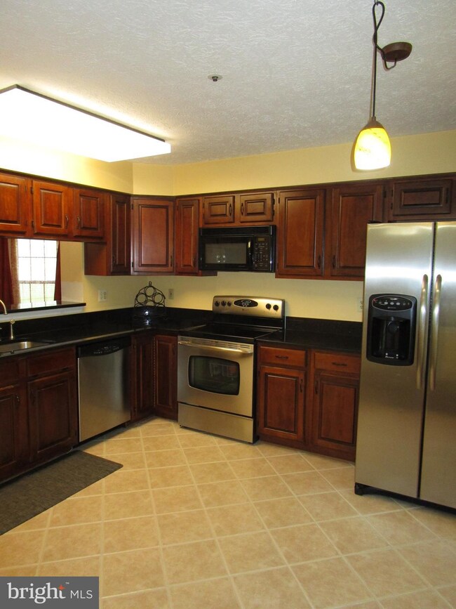 20536 Lowfield Dr, Germantown, MD 20874 - photo 3