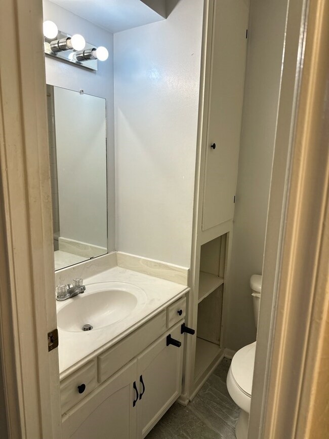 5762 Maple Hill Dr, Houston, TX 77088 - photo 4