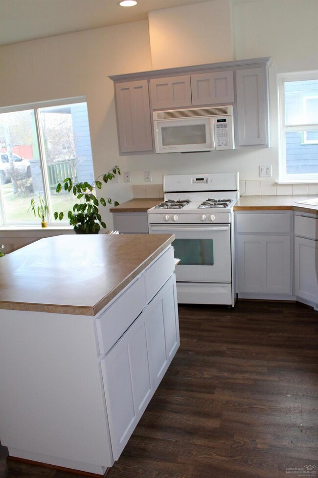 61279 Fairfield Dr, Bend, OR 97702 - photo 2