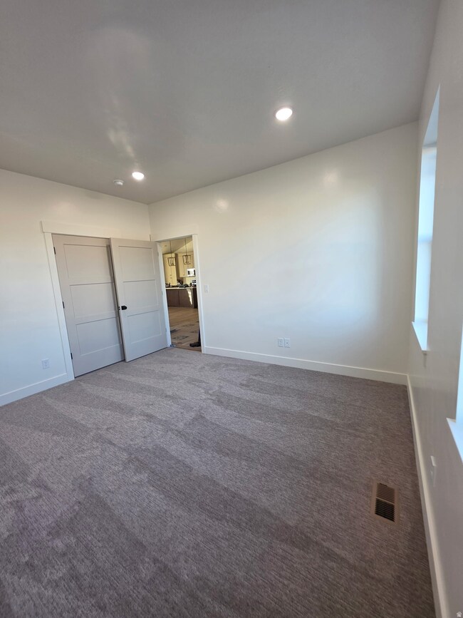 1205 W Grayhawk Loop, Roosevelt, UT 84066 - photo 5