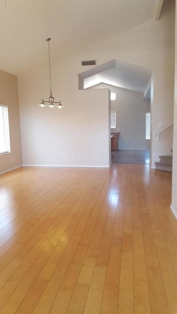 LARGE FOYER ENTRY