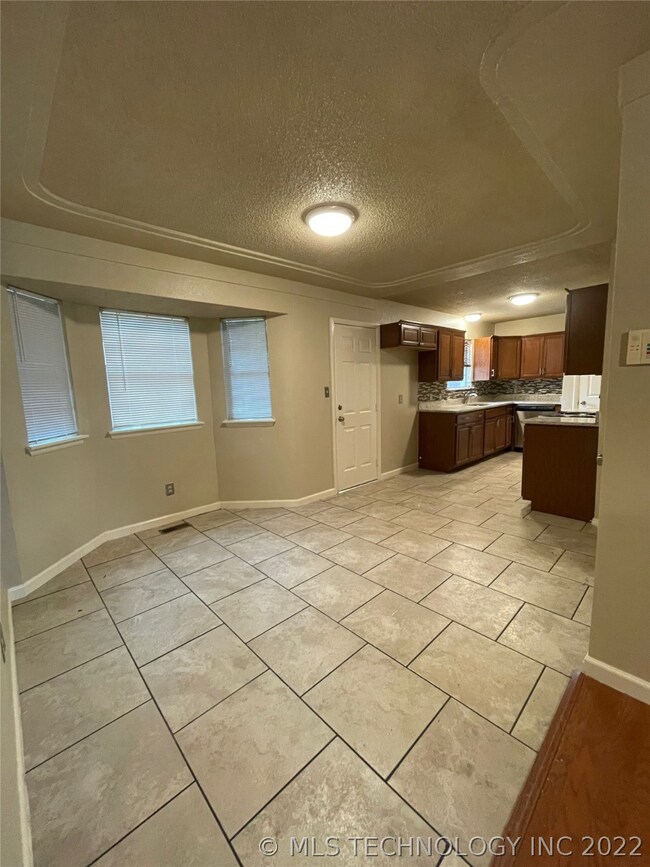 1022 N 3rd St, Jenks, OK 74037 - photo 5
