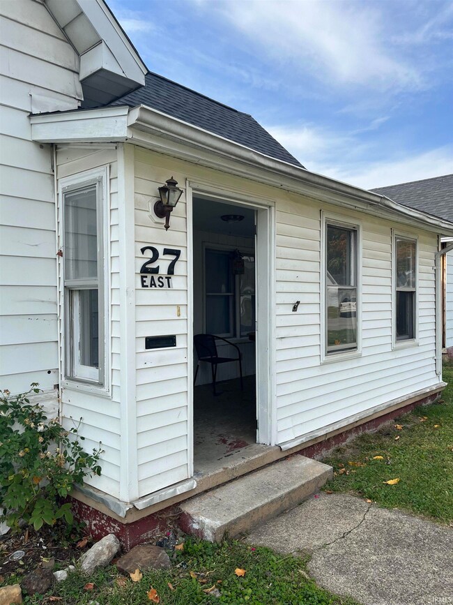 27 E Eberwine Ave, Vincennes, IN 47591 - photo 2