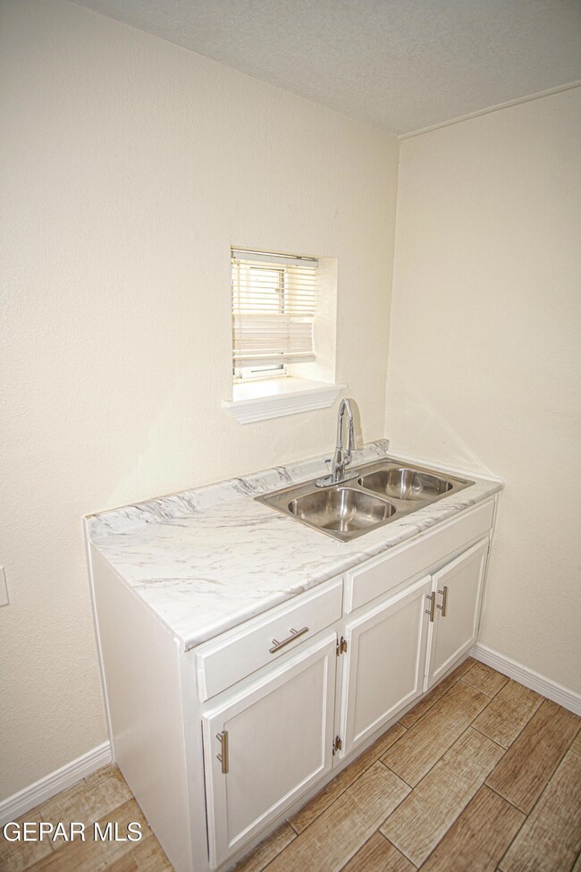 601 Lafayette Dr unit 2, El Paso, TX 79915 - photo 5
