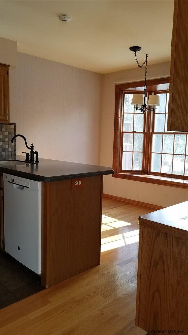 181 Killarney Dr, Schenectady, NY 12309 - photo 4