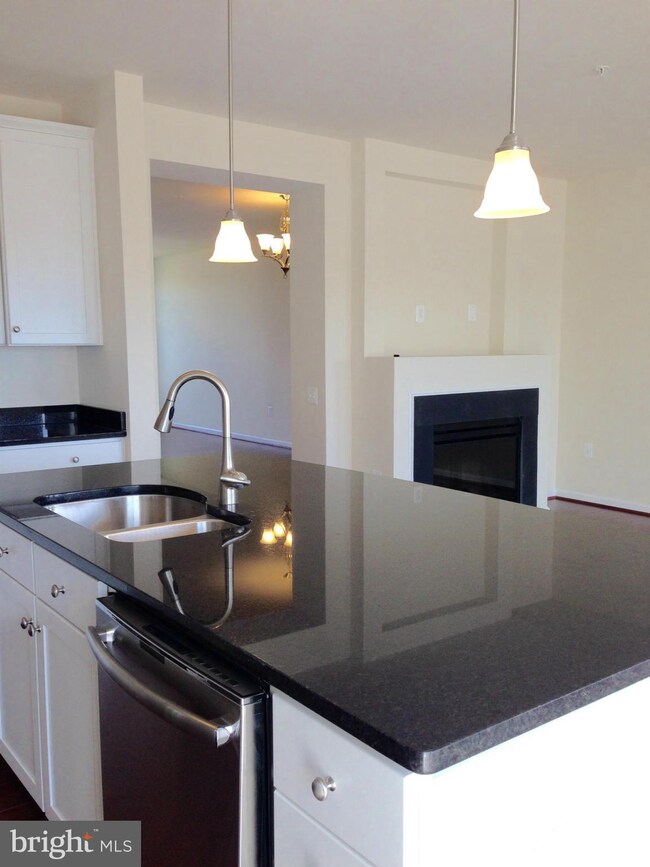 43518 Stonecliff Terrace unit 1B2, Chantilly, VA 20152 - photo 2