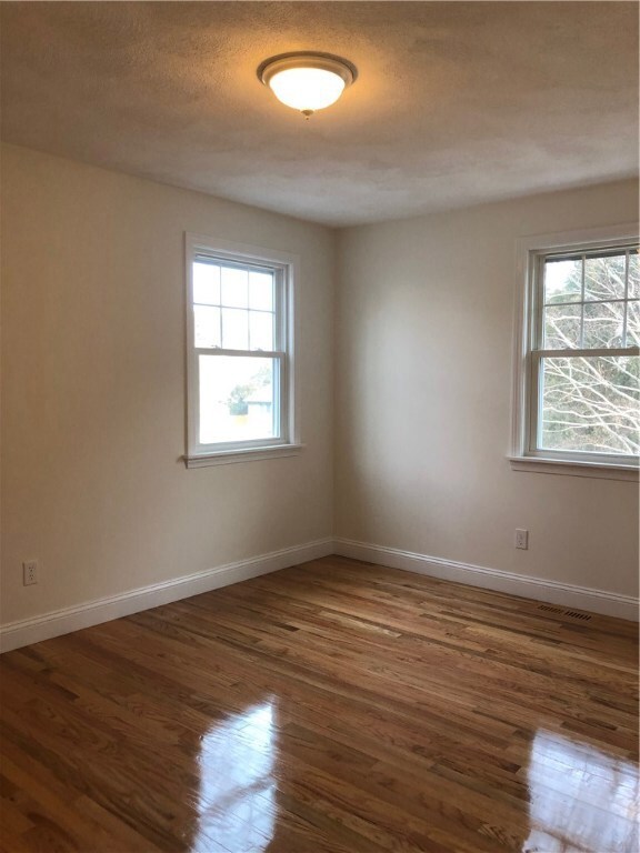 33 Glenwood Cir, Wakefield, RI 02879 - photo 7