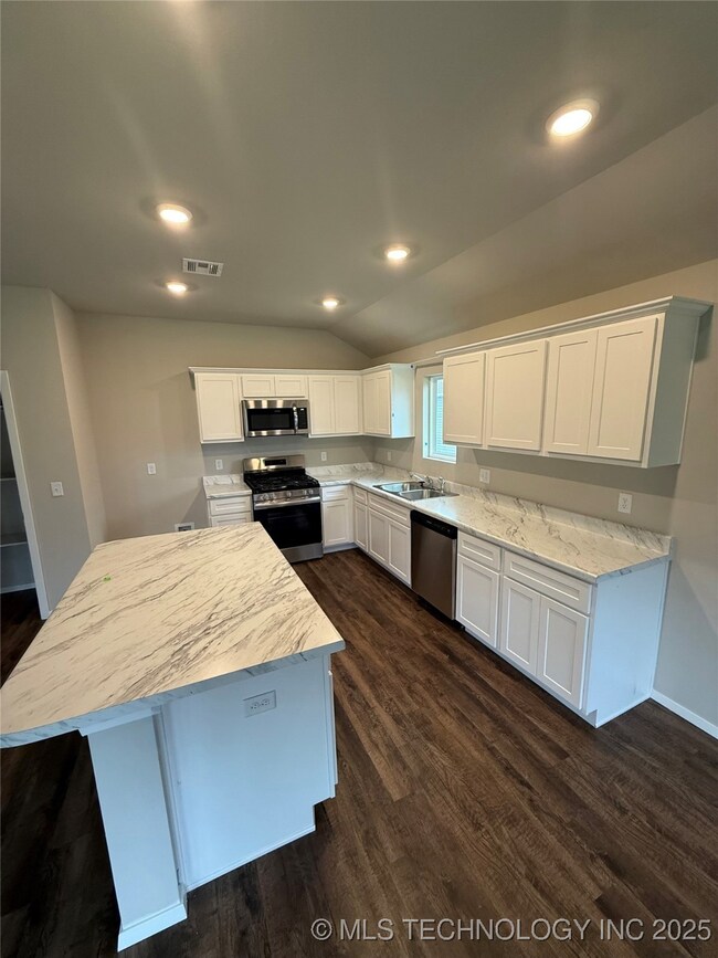 23022 S Mae Dr, Verdigris, OK 74019 - photo 3