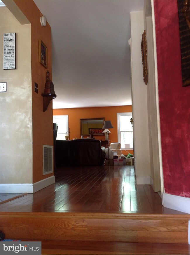 7741 Jewelweed Ct, Springfield, VA 22152 - photo 3