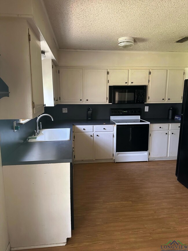 2605 Chandler St, Kilgore, TX 75662 - photo 2