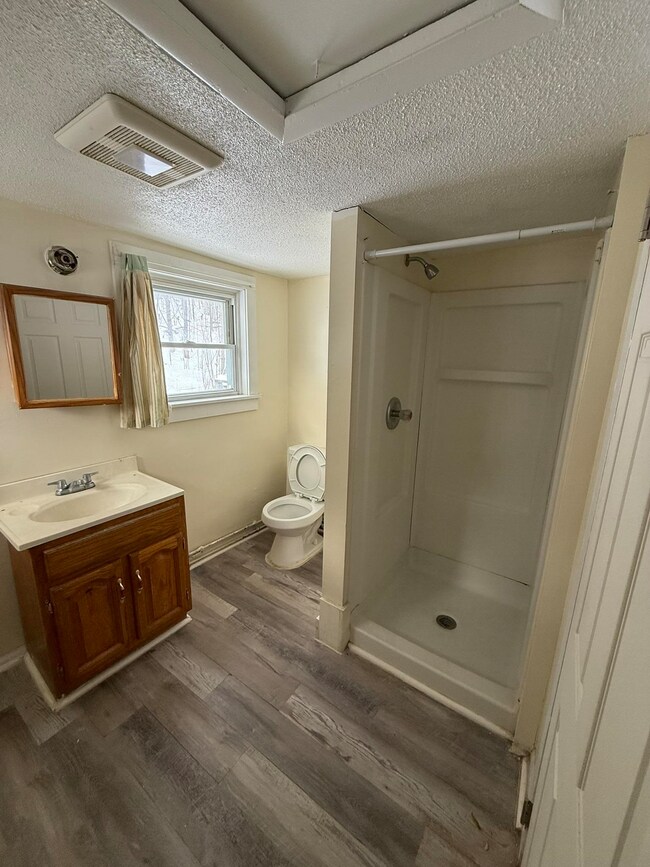 38 Washington St, Claremont, NH 03743 - photo 7