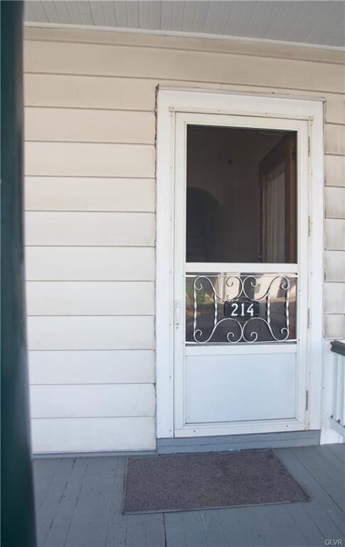 214 Washington St, Walnutport, PA 18088 - photo 2