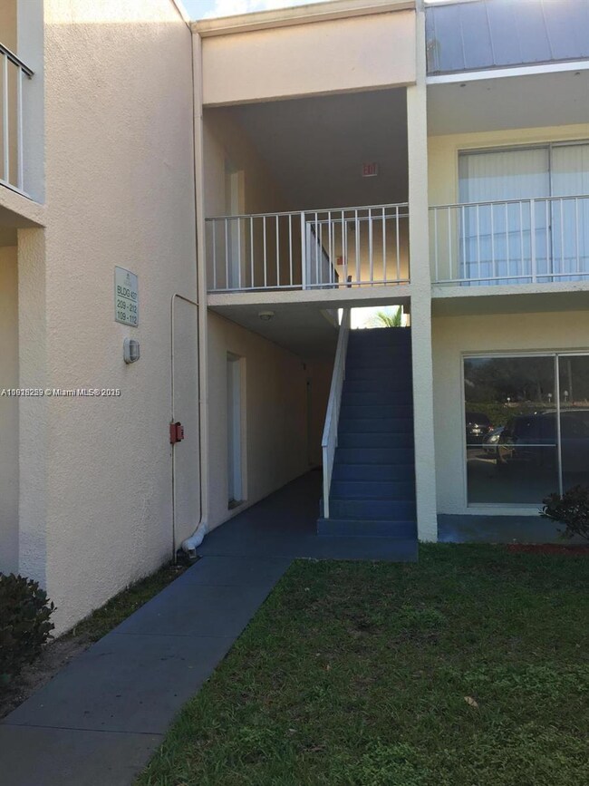 437 Executive Center Dr unit 209, West Palm Beach, FL 33401 - photo 5