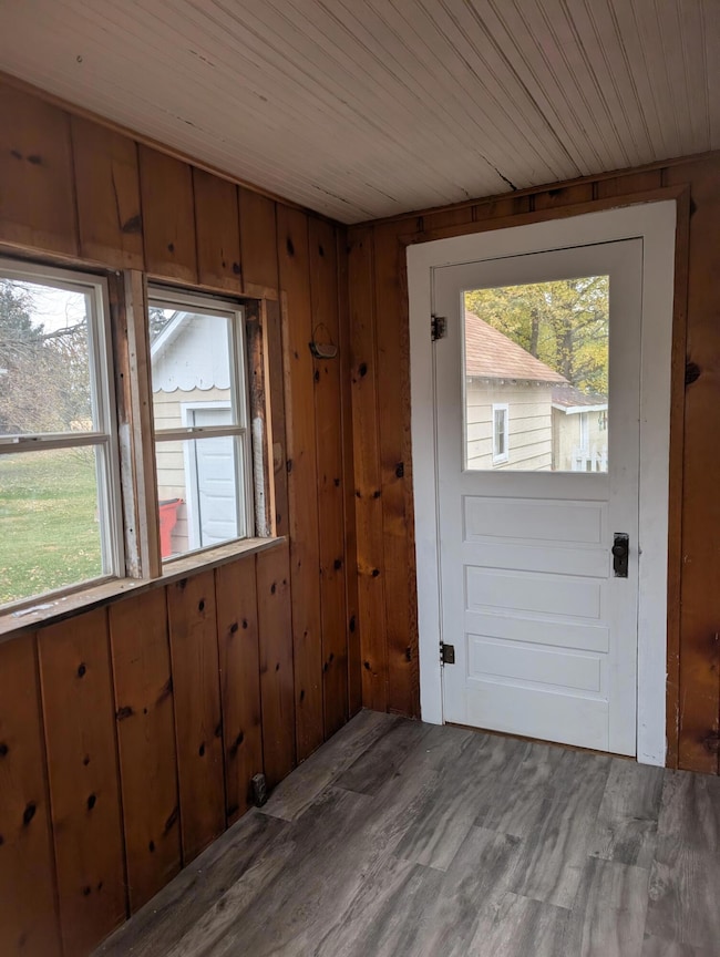 601 W Gordon St, Francesville, IN 47946 - photo 4