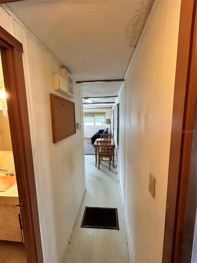 572 Marina Ln, Tavares, FL 32778 - photo 6