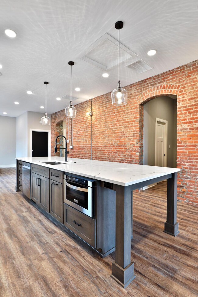 ValEquity-515-E-Mound-08