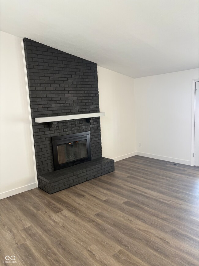 4520 Posthorn Ct, Columbus, IN 47203 - photo 4