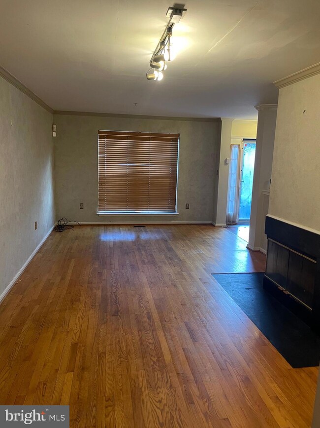 4910 Lockard Dr, Owings Mills, MD 21117 - photo 3