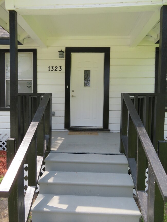 1323 Paul Quinn St, Houston, TX 77091 - photo 3