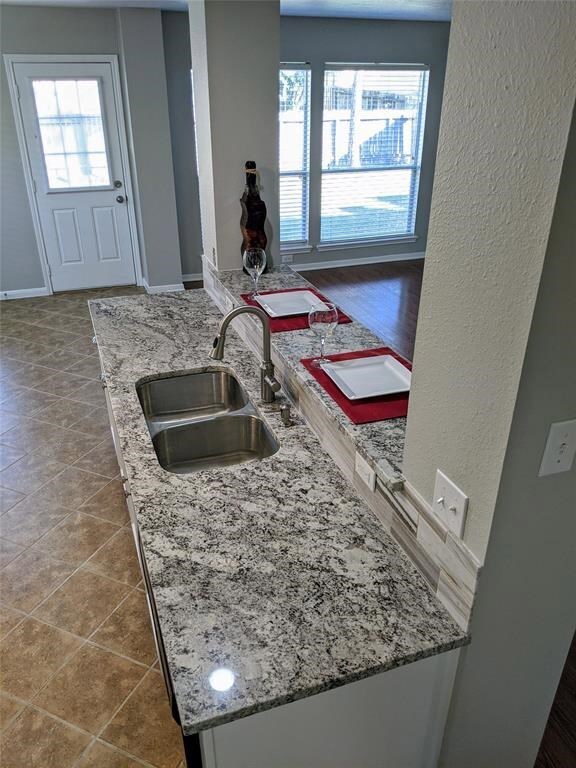 3103 Centennial Village Dr, Pearland, TX 77584 - photo 5