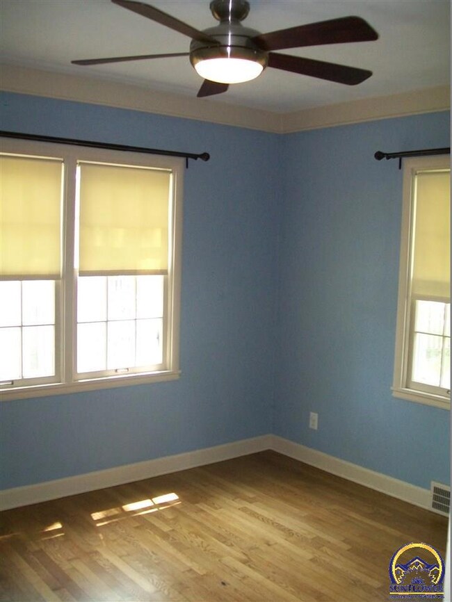 1843 SW Pembroke Ln, Topeka, KS 66604 - photo 6