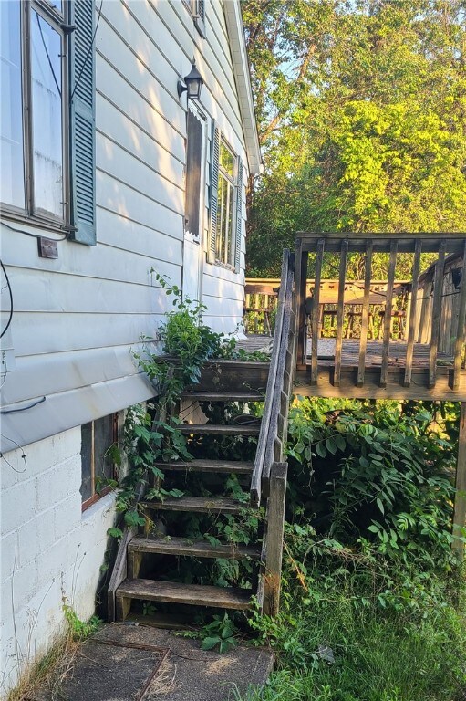 Right side stair entry