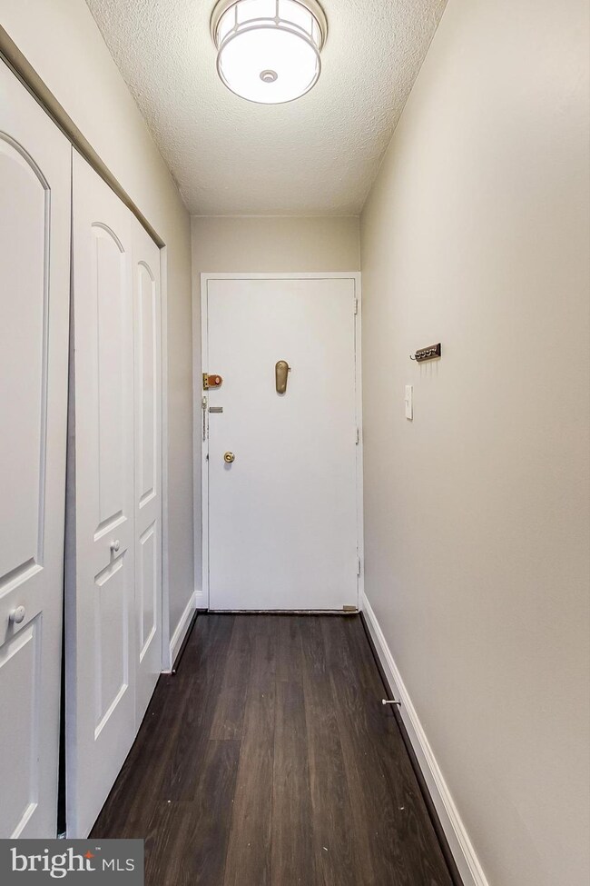 The Carlton unit 706, Arlington, VA 22204 - photo 3